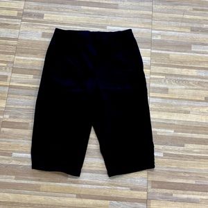 Black petite capris